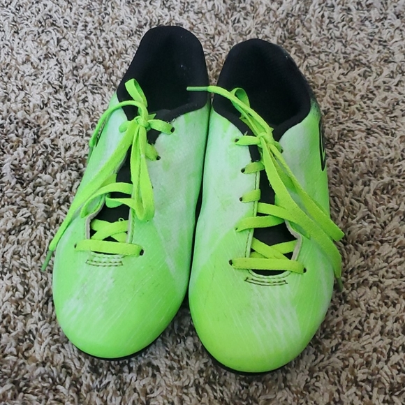 boys soccer cleats size 4